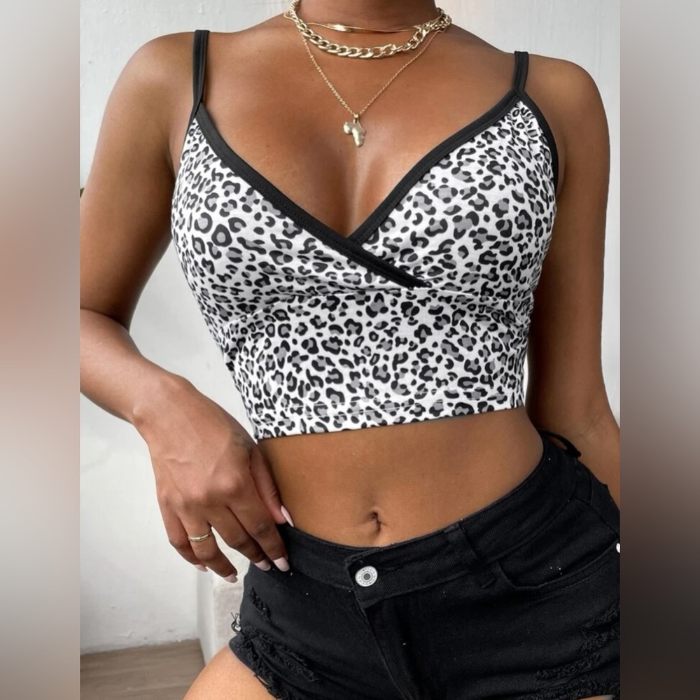 SHEIN Cropped Leopard Cami